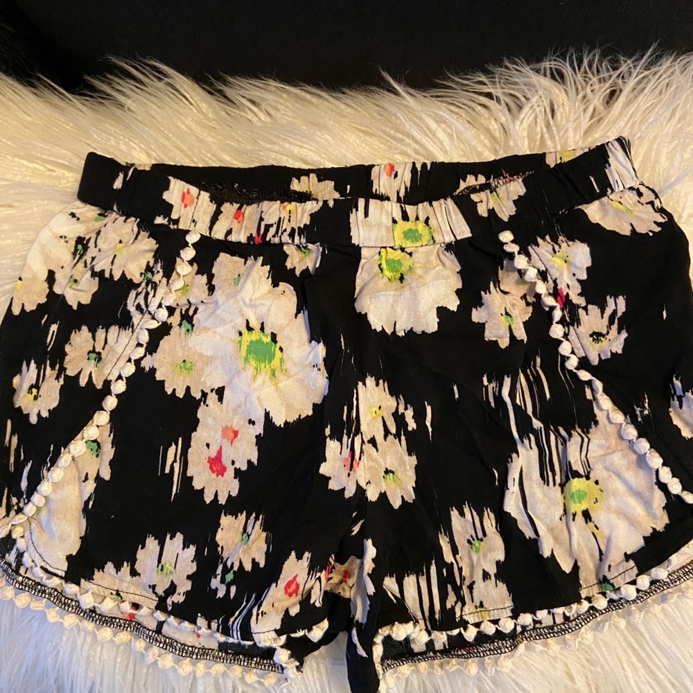 Girl’s Size Medium 7/8 Shorts